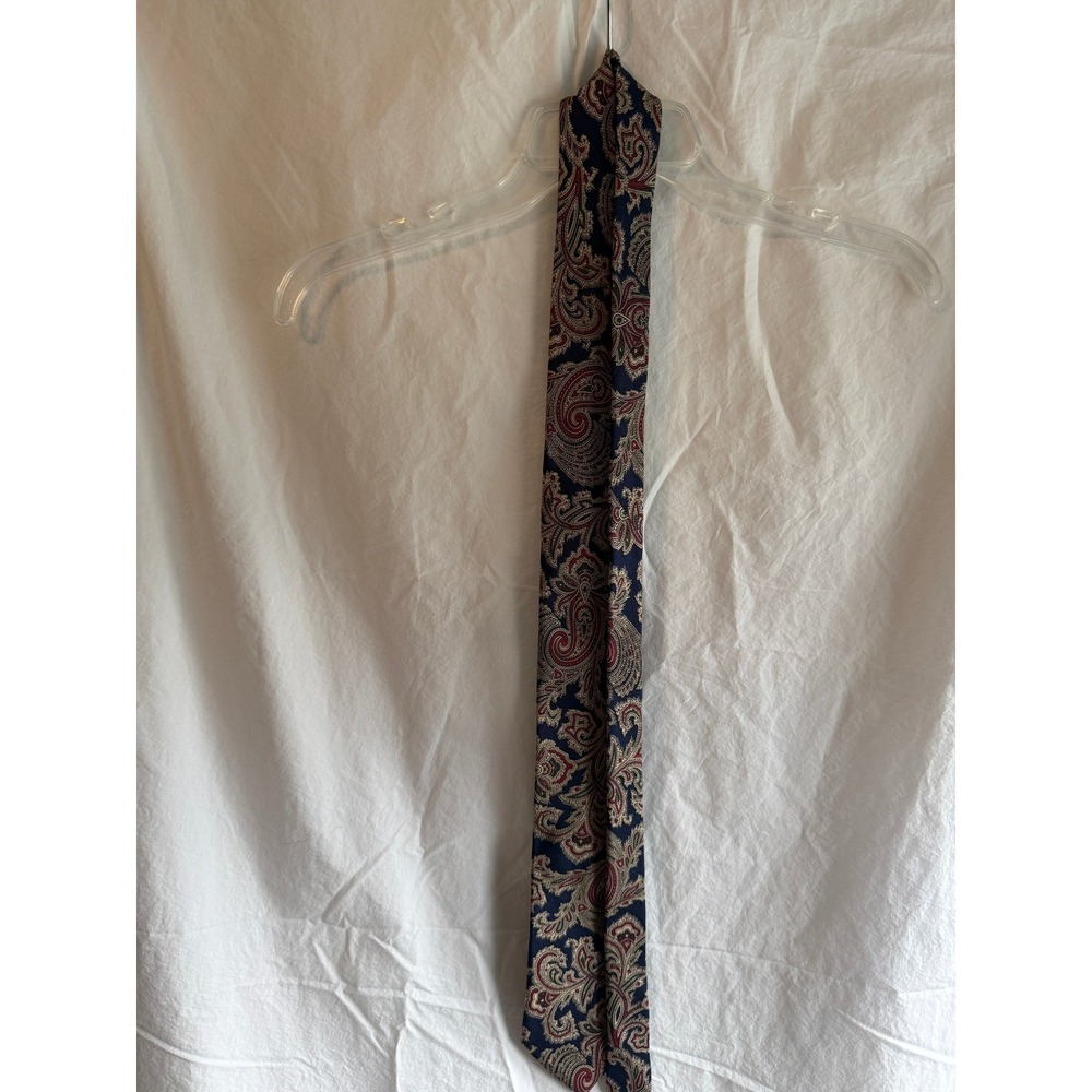 Van Heusen 417 Mens Navy Blue Burgundy Paisley Classic Silk Blend Necktie Tie